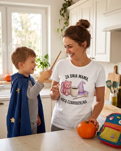 Za dnia mama, nocą czarodziejka – zdjęcie koszulki